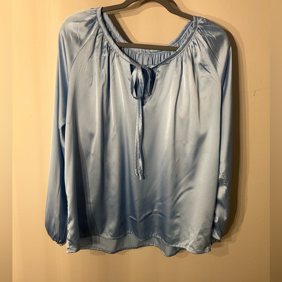 Lila & Kiko Blue Satin Dolman Sleeve Top with Bow. Size Large. - Picture 7 of 10